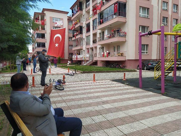 Vezirköprü’de 23 Nisan balkonlarda kutlandı G3