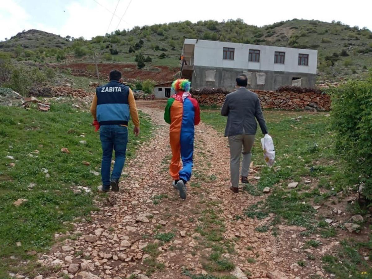 Ergani&rsquo;de &ccedil;ocuklara s&uuml;rpriz doğum g&uuml;n&uuml; kutlaması