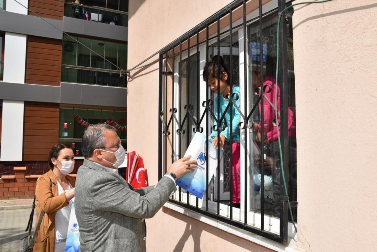 Başkan &Ccedil;er&ccedil;i &ccedil;ocukların 23 Nisan coşkusuna ortak oldu