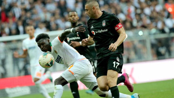 Nsakala Beşiktaş formalı fotoğrafını paylaştı G3