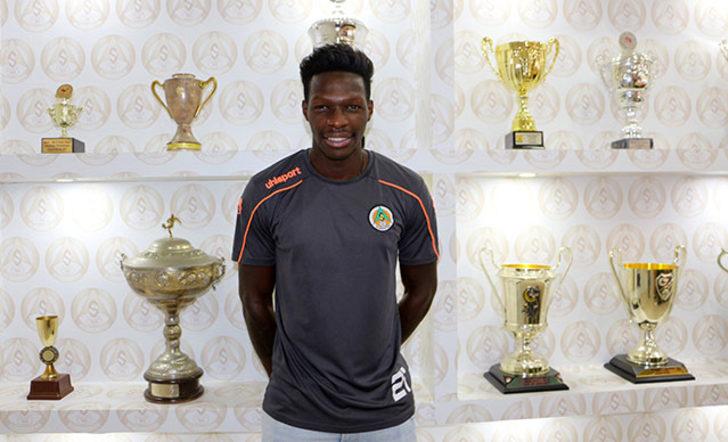 Nsakala Beşiktaş formalı fotoğrafını paylaştı G4