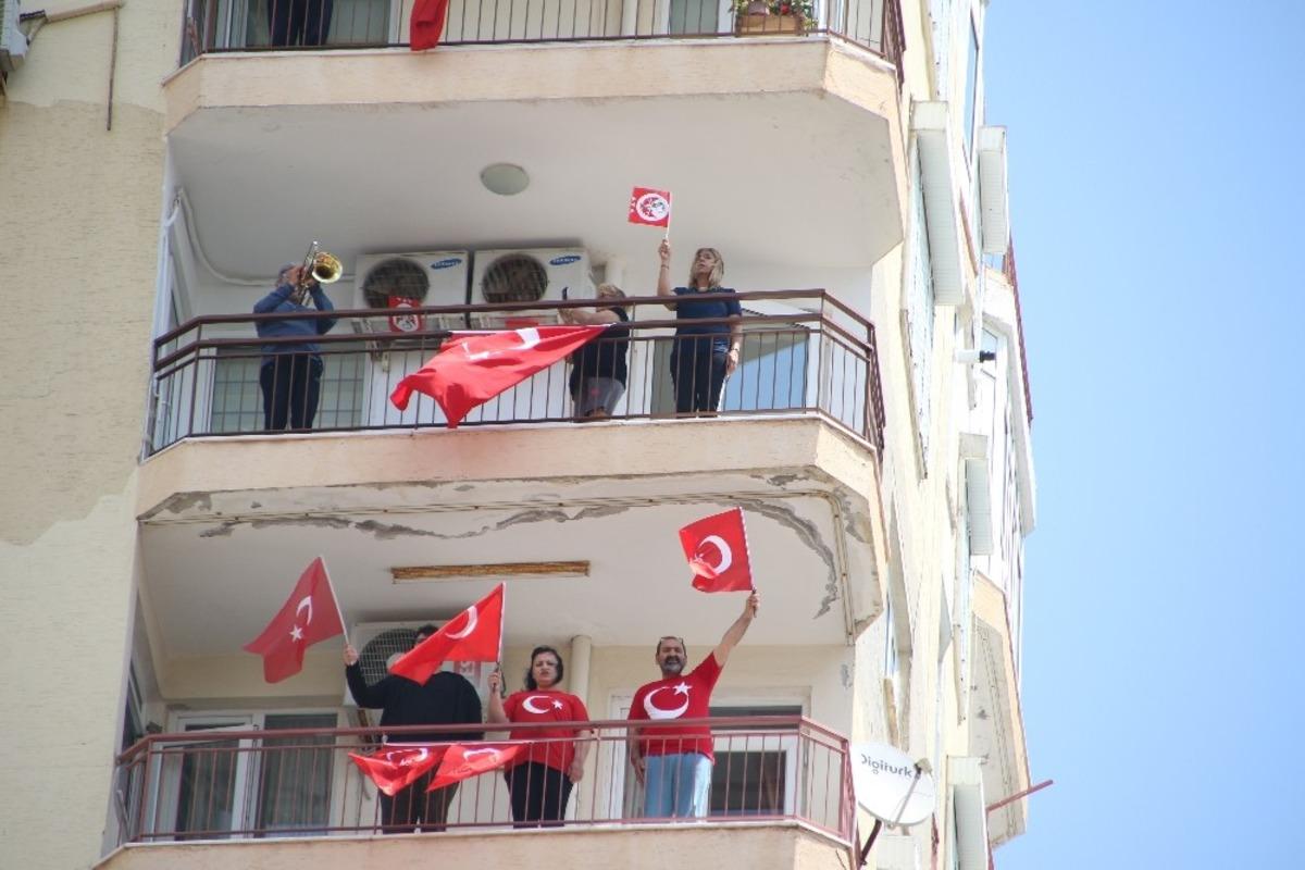 B&uuml;y&uuml;kşehir Bandosu 23 Nisan&rsquo;da Antalyalıları coşturdu