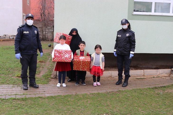 Aşkale İlçe Emniyet Müdürlüğünden Şehit ailesine anlamlı ziyaret G1