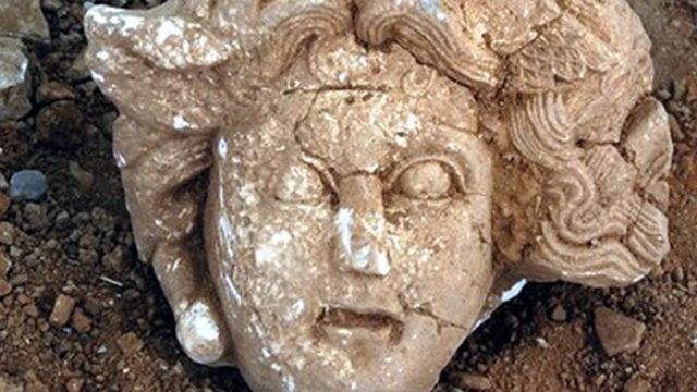 Antalya'da Medusa başı bulundu