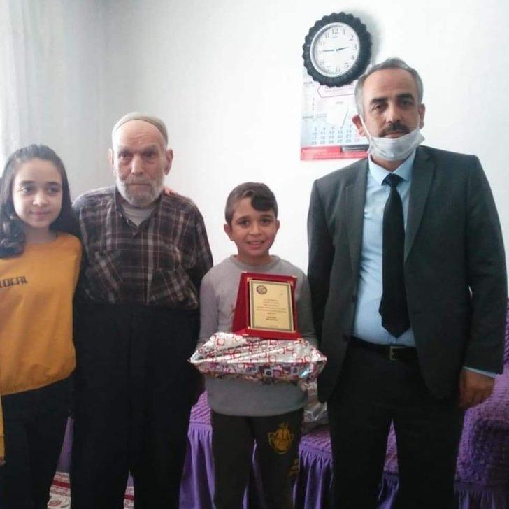 Torununun hediyesi 95 yaşındaki dedesine verildi G1