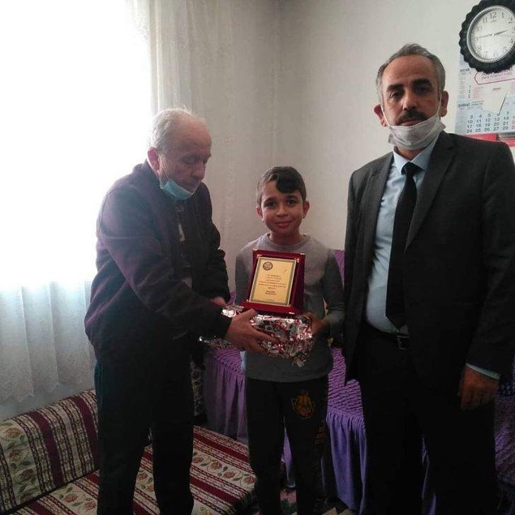 Torununun hediyesi 95 yaşındaki dedesine verildi G3