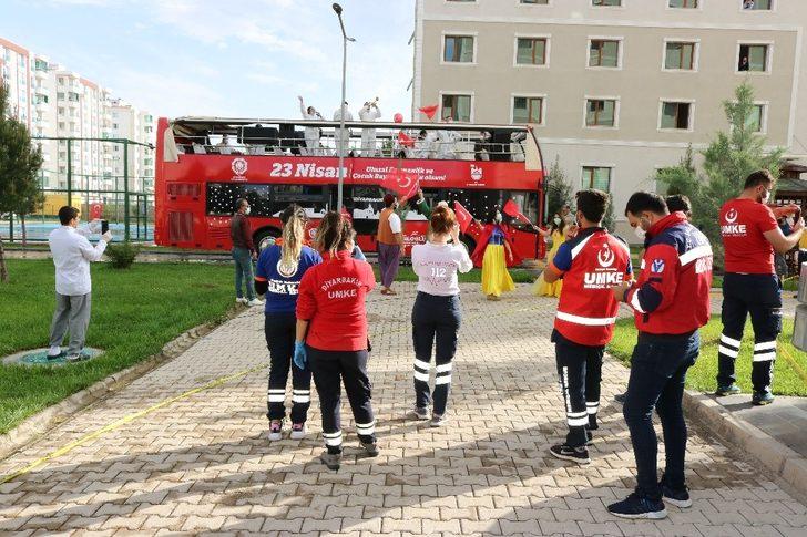 Diyarbakır Büyükşehir Belediyesi korosundan sağlıkçılara destek konseri G1
