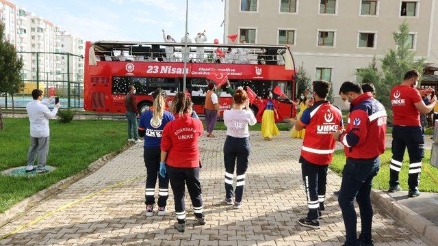 Diyarbakır Büyükşehir Belediyesi korosundan sağlıkçılara destek konseri
