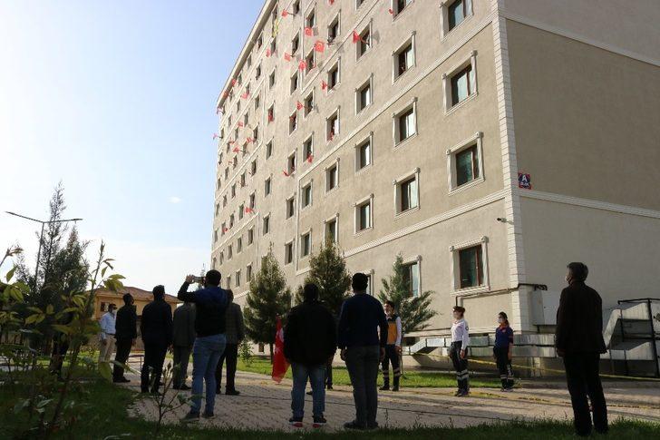 Diyarbakır Büyükşehir Belediyesi korosundan sağlıkçılara destek konseri G2