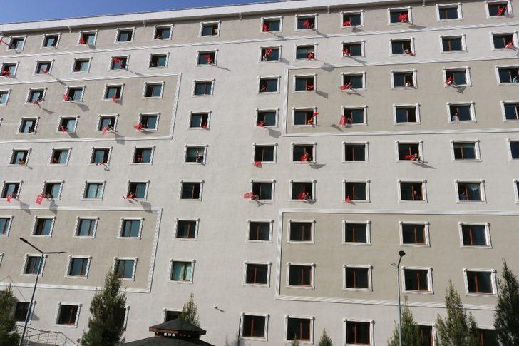 Diyarbakır Büyükşehir Belediyesi korosundan sağlıkçılara destek konseri G4