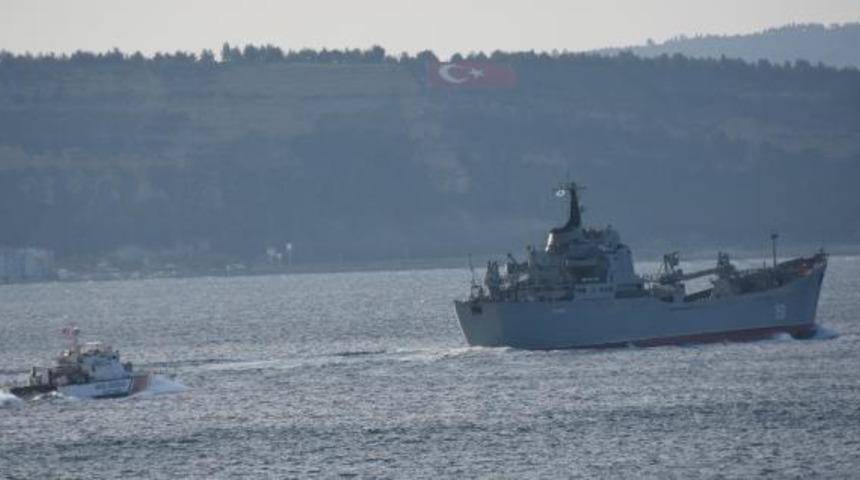 Rus savaş gemisi &Ccedil;anakkale Boğazı&rsquo;ndan ge&ccedil;ti