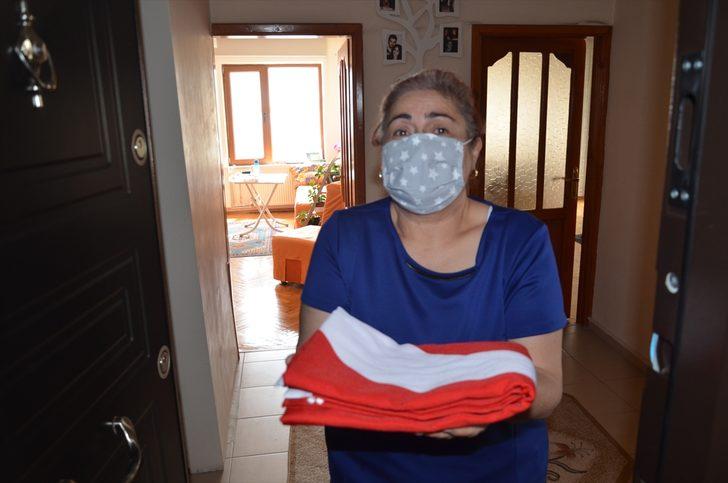 Amasya'da emekli öğretmenin Türk bayrağı isteği yerine getirildi G3