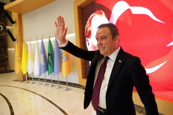 Başkan Böcek şampiyon yüzücülerle video konferansla buluştu G3