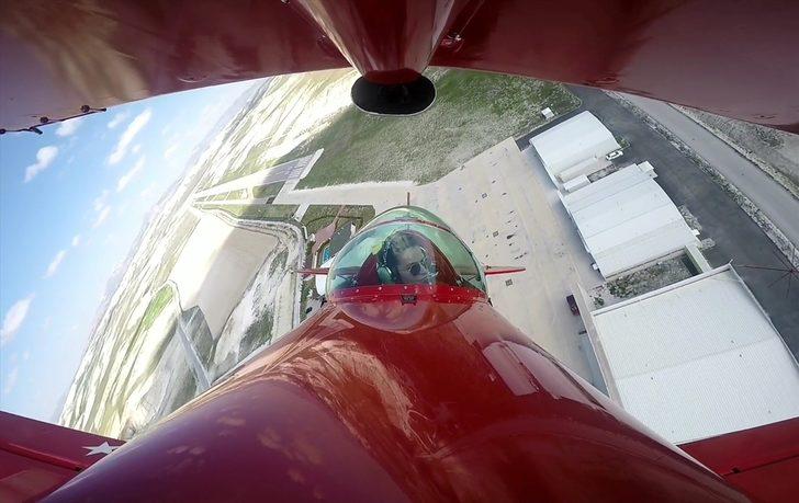 Kadın akrobasi pilotu 23 Nisan'da çocuklar için havalandı G1