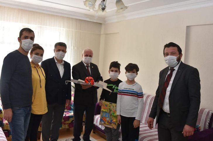 Milletvekili Özkan çocukların gününü sürprizlerle kutladı G1