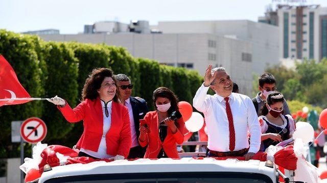 İş makineli konvoyla 23 Nisan coşkusu