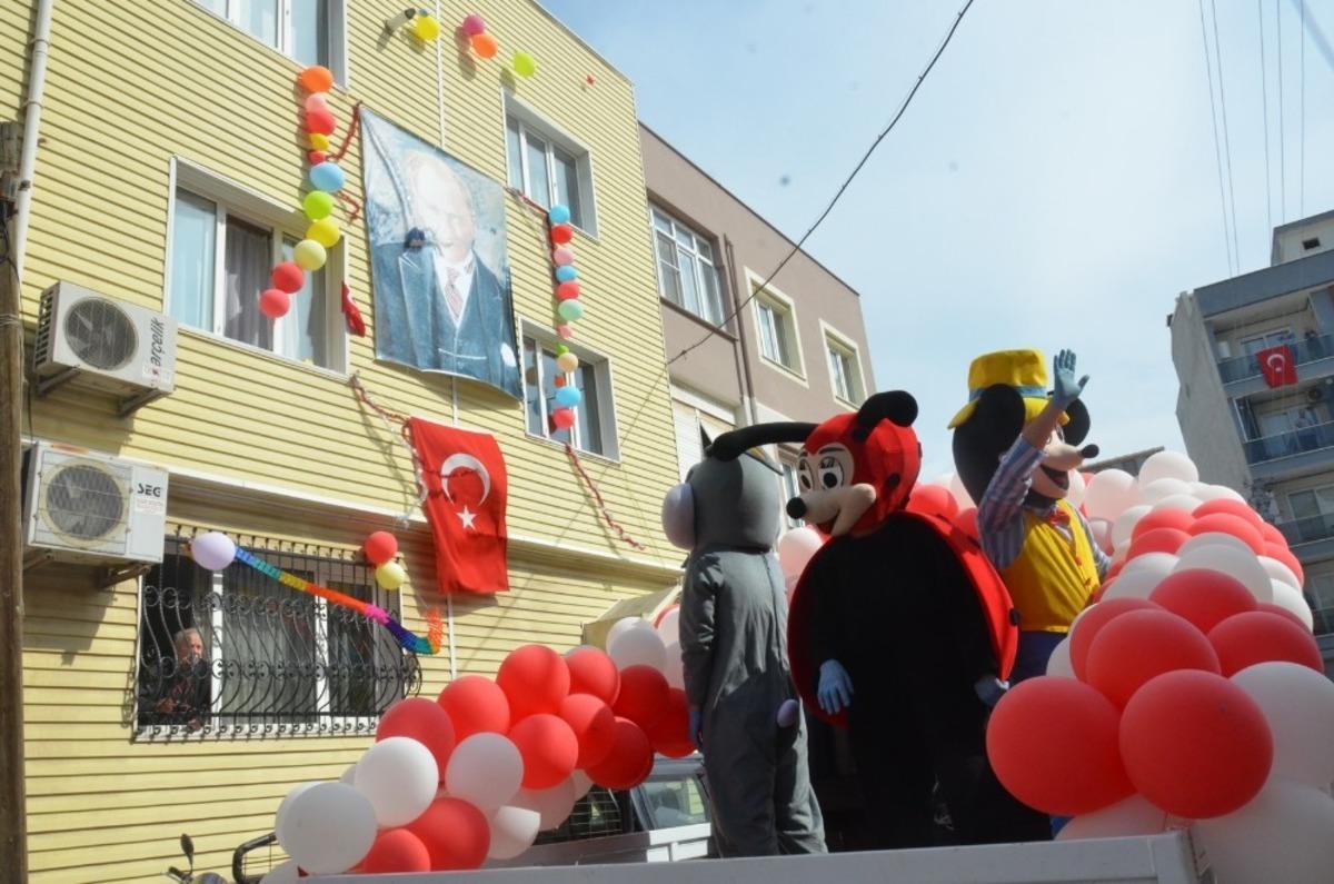 Akhisar Belediyesi, 100. yıl coşkusunu sokaklara taşıdı
