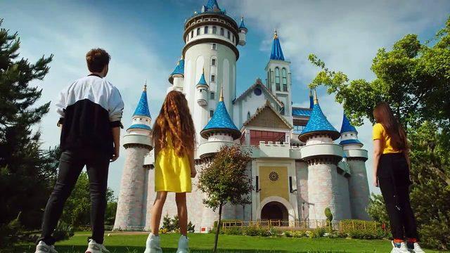 Masal Şatosu Sihirli Davet konusu nedir? Masal Şatosu Sihirli Davet oyuncuları kimler?