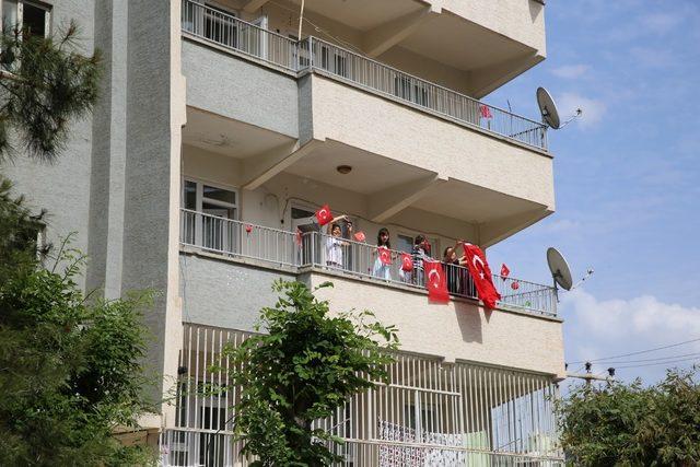 Haliliye’de çocuklara bayrak dağıtıldı