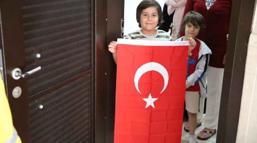 Haliliye&rsquo;de &ccedil;ocuklara bayrak dağıtıldı