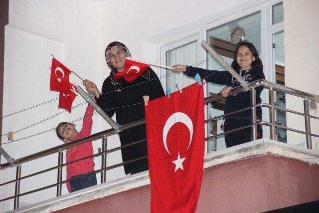 Yozgat Belediye Başkanı Köse ve belediye çalışanları İstiklal Marşı’nı okudu