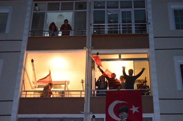 Lüleburgazlılar balkonlara akın etti G2