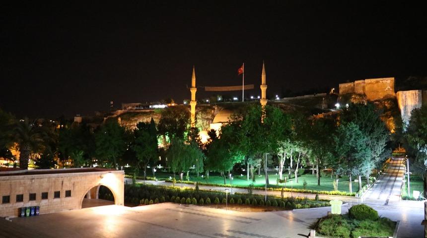 Şanlıurfa’daki Balıklıgöl’de bin 200 yıl sonra ilk! Teravih namazı kılınamadı