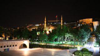 Şanlıurfa’daki Balıklıgöl’de bin 200 yıl sonra ilk! Teravih namazı kılınamadı