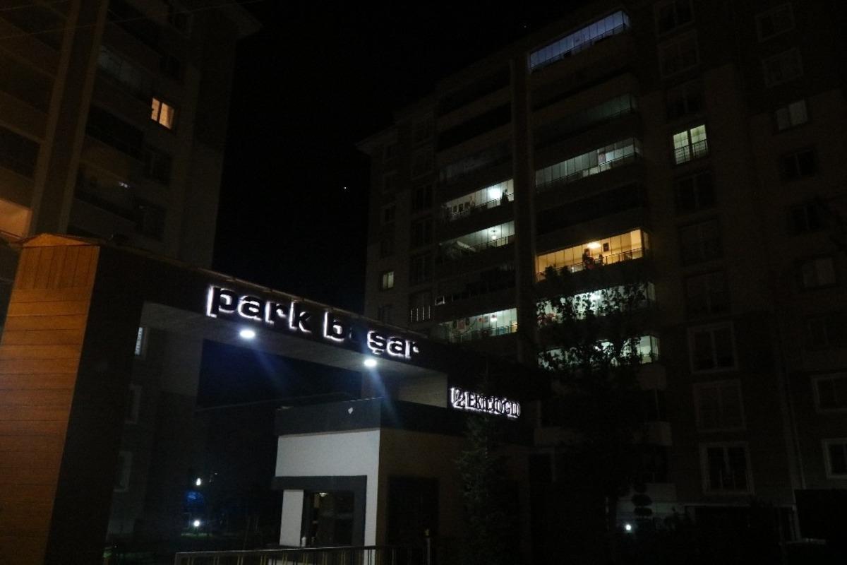 Kırşehir&rsquo;de karantinadan &ccedil;ıkan binada 23 Nisan coşkusu