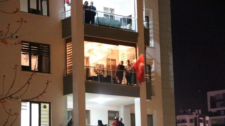 Niğde’de balkonlarda 23 Nisan coşkusu G1