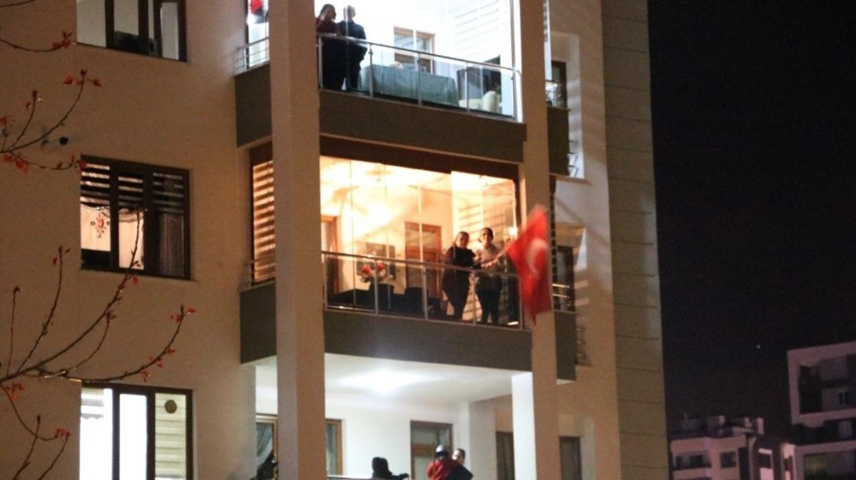 Niğde&rsquo;de balkonlarda 23 Nisan coşkusu