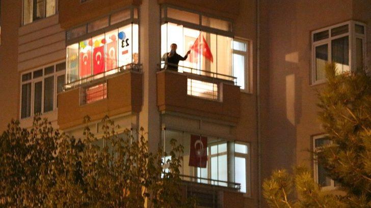 Niğde’de balkonlarda 23 Nisan coşkusu G4