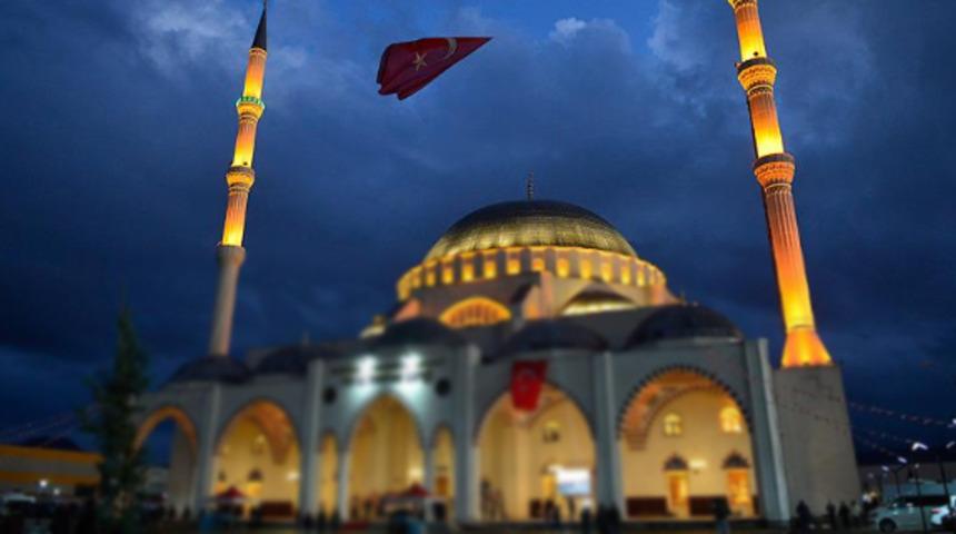 İzmir'de cami hoparl&ouml;r&uuml;nden m&uuml;zik iddiaları olay olmuştu! A&ccedil;ıklama geldi