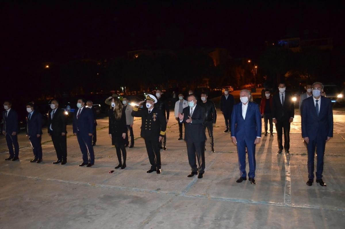 Didim protokol&uuml; &ouml;nce İstiklal Marşı okudu ardından dilek balonu u&ccedil;urdu