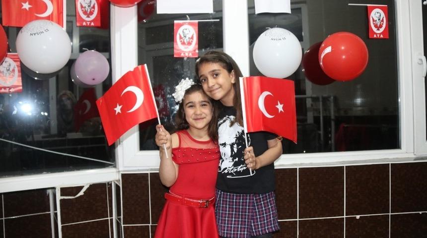 Bitlis&rsquo;te 23 Nisan coşkusu