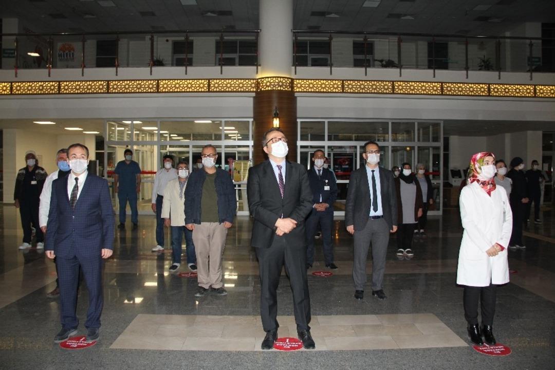 Sağlık &ccedil;alışanları bu kez &ccedil;ocuklar i&ccedil;in tek y&uuml;rek oldu