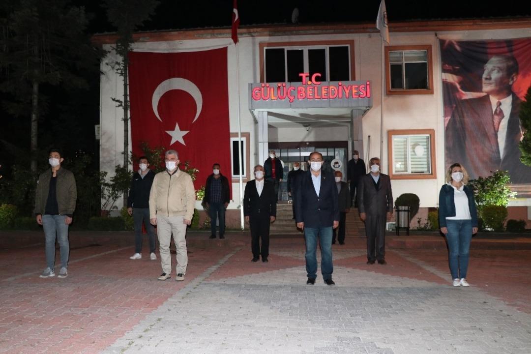 G&uuml;l&uuml;&ccedil;&rsquo;te sokaklar İstiklal Marşı ile yankılandı