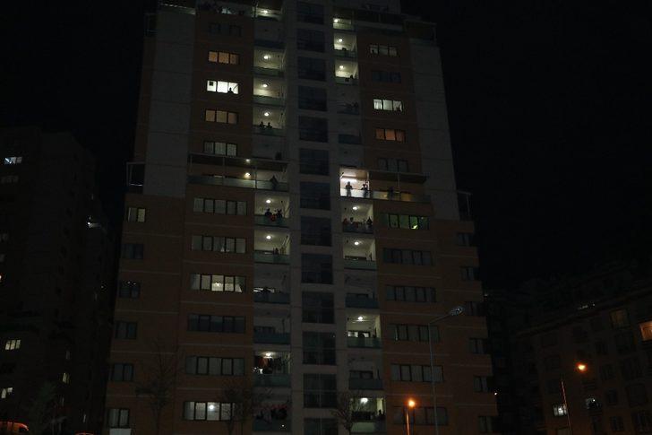 Rize tek yürek oldu, balkonlarda İstiklal Marşı’nı okundu G3