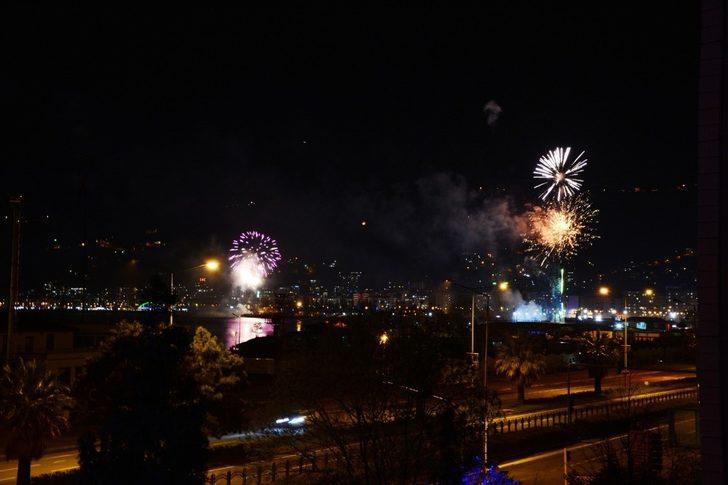 Rize tek yürek oldu, balkonlarda İstiklal Marşı’nı okundu G5