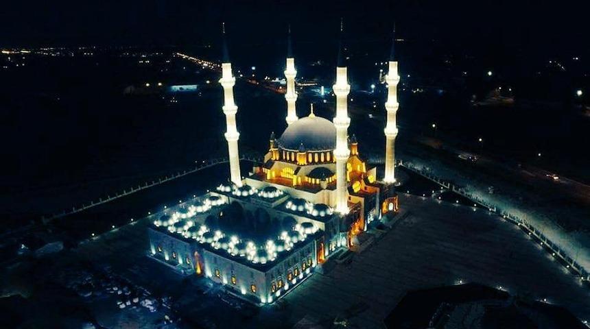 KKTC&rsquo;de t&uuml;m camilerde İstiklal Marşı okutuldu