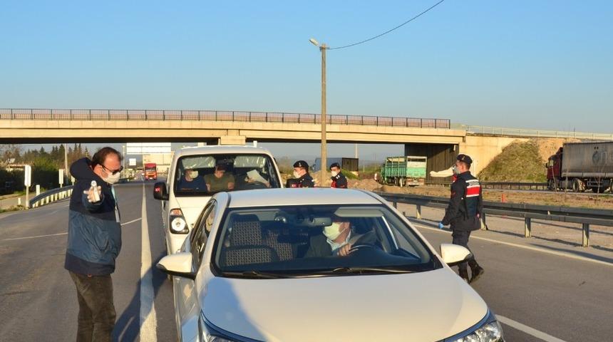 Jandarma korona vir&uuml;s kontrol&uuml; yaparken uyuşturucu ele ge&ccedil;irdi