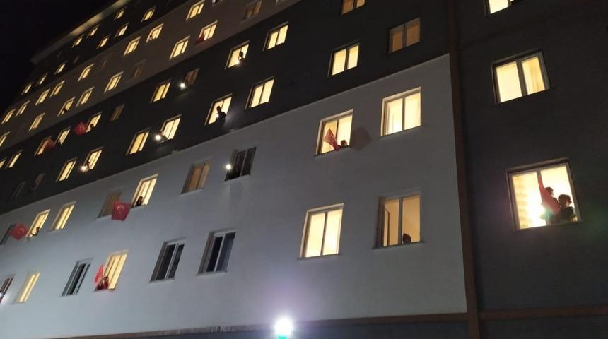 Karantinadakiler İstiklal Marşı’nı okudu