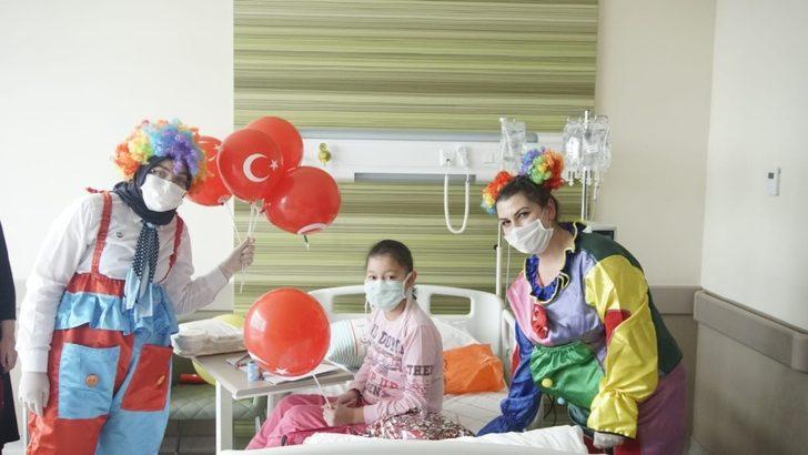 Şehir Hastanesi’nde tedavi gören çocukların 23 Nisan sevinci G2