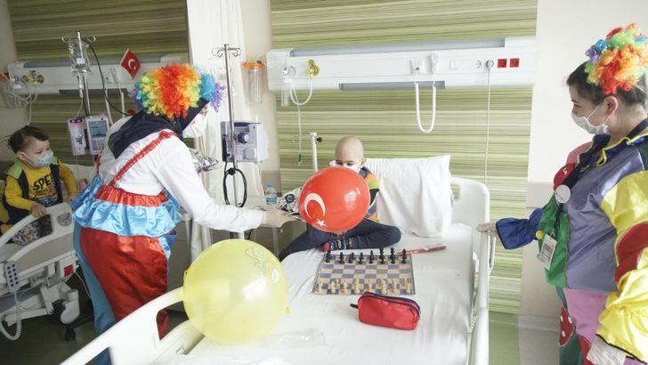 Şehir Hastanesi’nde tedavi gören çocukların 23 Nisan sevinci G3
