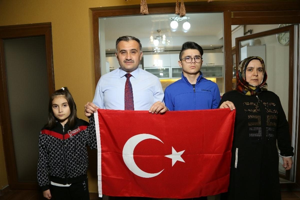 23 Nisan&rsquo;da Develi tek y&uuml;rek oldu