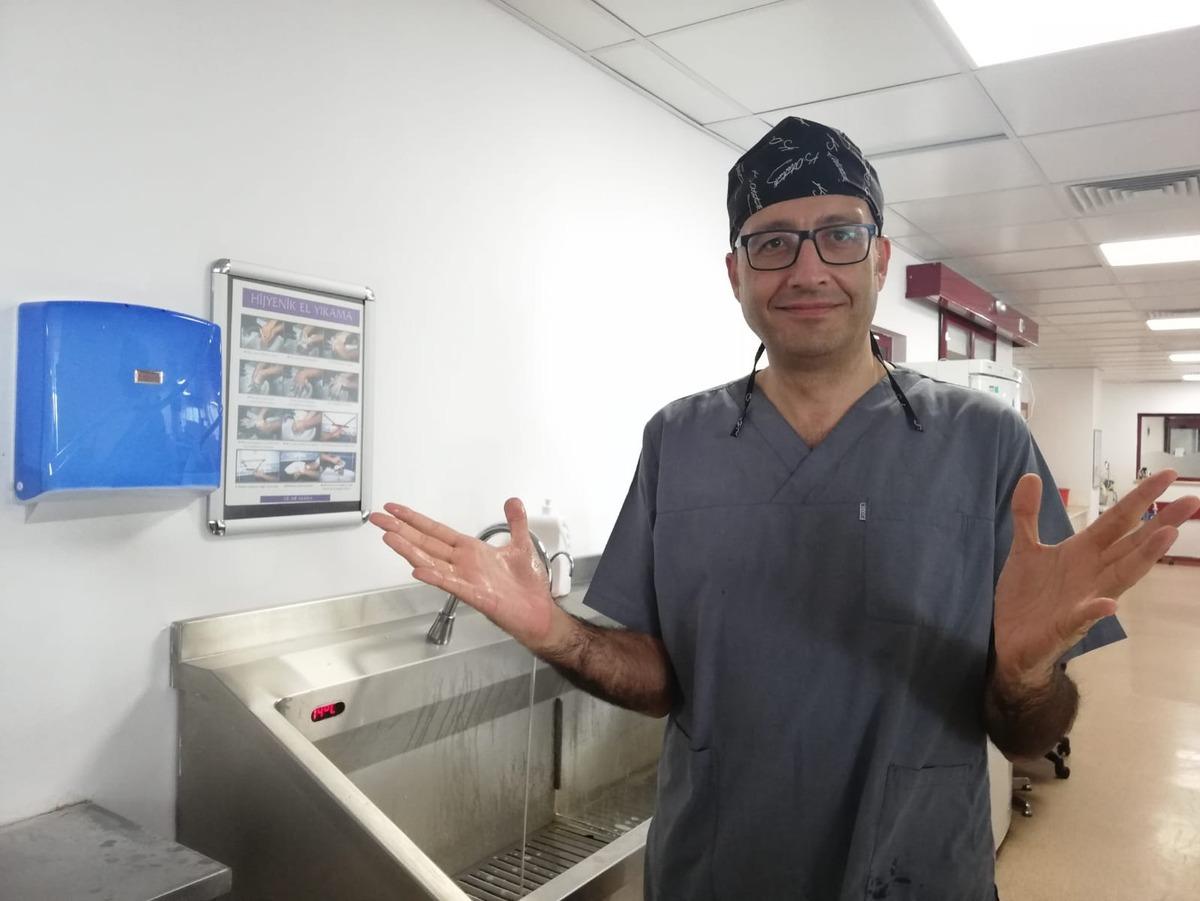 Bilim Kurulu &uuml;yesi Yamanel, koronavir&uuml;sten nasıl korunduğunu anlattı