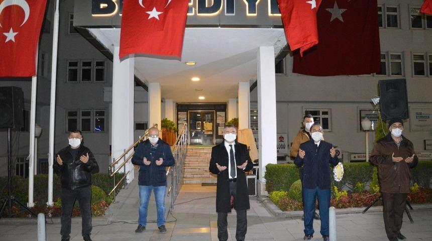 &Ouml;zdemir: &ldquo;Ramazan&rsquo;da da aynı sabrı g&ouml;sterip kurallara uyarak bu vir&uuml;s&uuml;n &uuml;stesinden geleceğiz&rdquo;