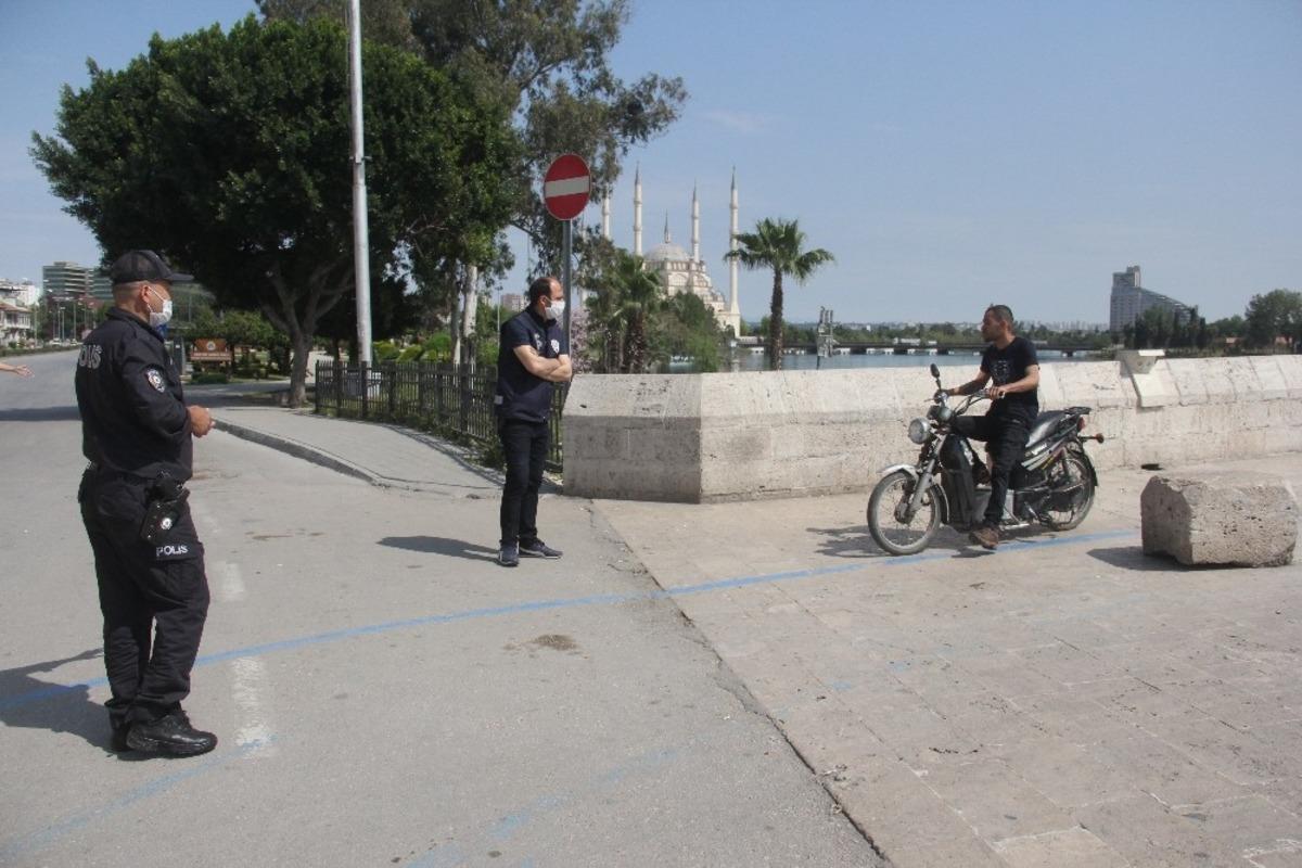 Yasak başladı, o sokak sokak c&uuml;zdan aradı