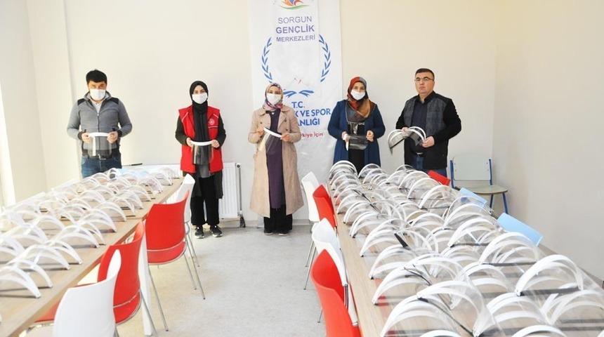 Gen&ccedil;lik Merkezinden Sağlık&ccedil;ılara destek