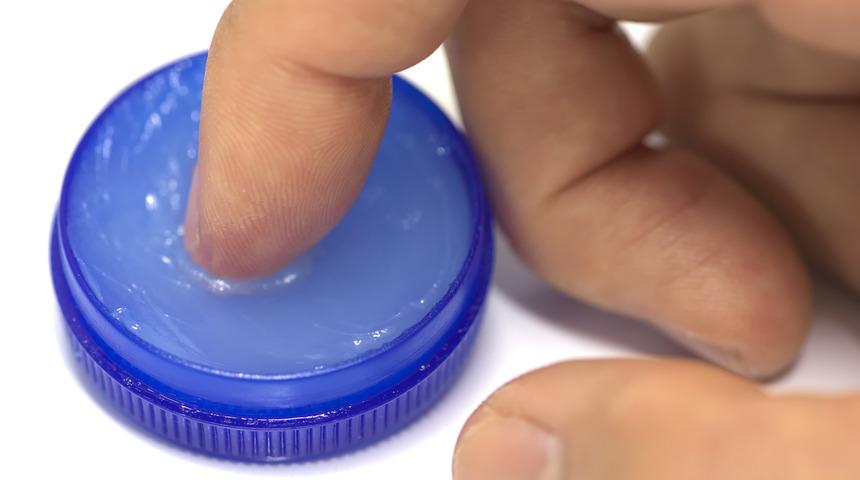 Tırnaklarınız için 7 ev ilacı! Hem kırılmanın hem de sararmanın önüne geçeceksiniz